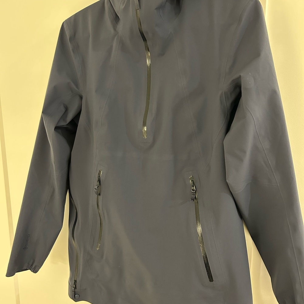 Arc'teryx Women's Venda anorak, beautiful navy color - Picture 3 of 8